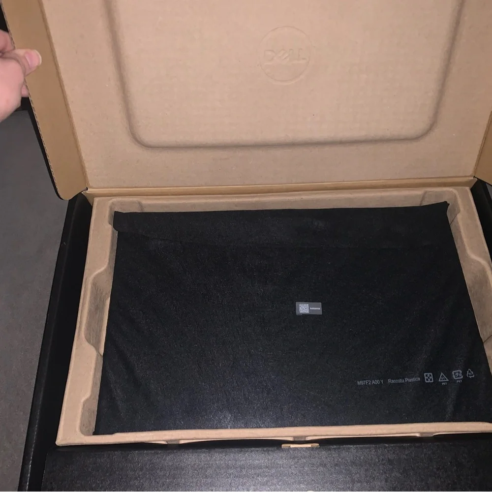 Dell Latitude 5550 15” Silver Laptop with Sleek Design